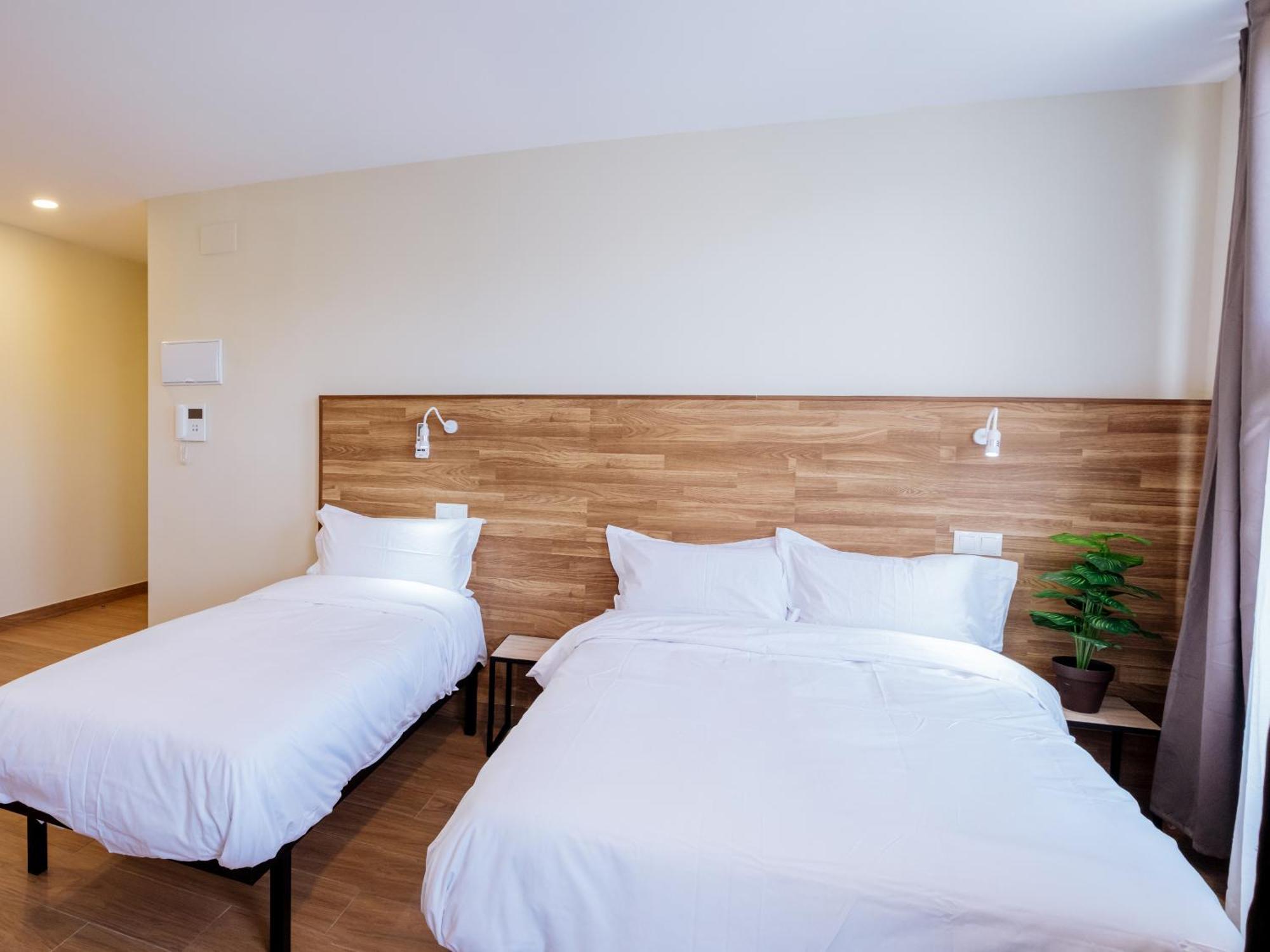 Apartahotel Golden Alcala Alcala de Henares Ngoại thất bức ảnh